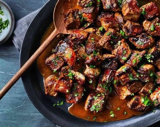 Easy garlic butter steak bites in ten minutes top view