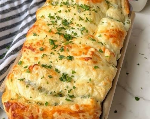Easy Cheesy Garlic Herb Pull-Apart Bread suggested serving