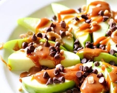 Viral Salted Caramel Apple Nachos With Pecans top view